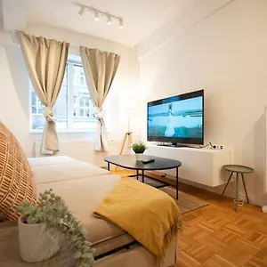 Apartment Living In Center 