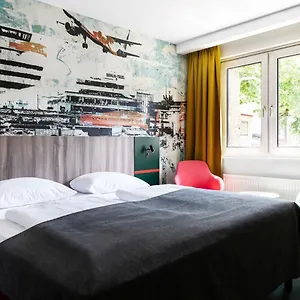 Good Morning West 2*, Berlín Německo